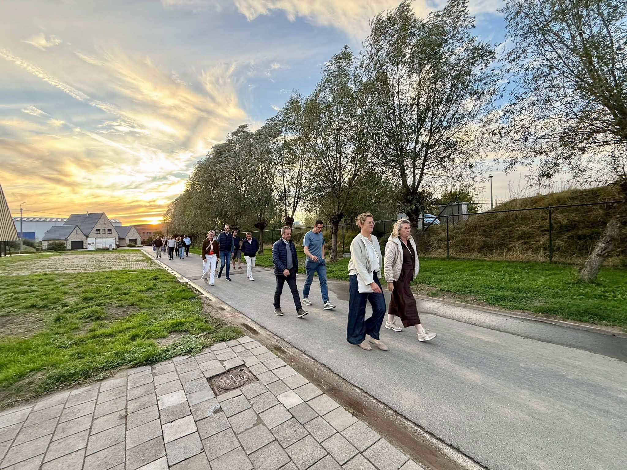 Deelnemers onderweg tijdens het bedrijfsbezoek aan Mariasteen